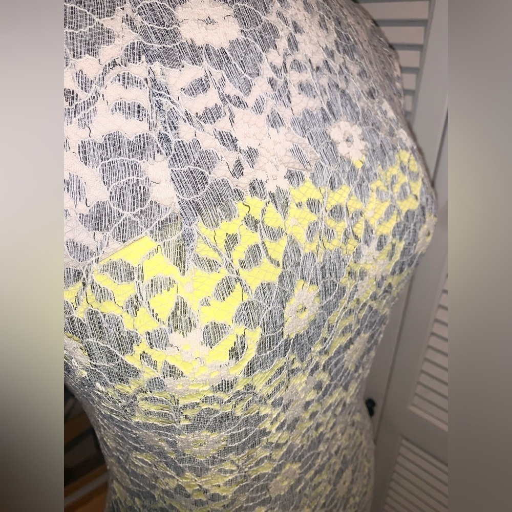 Maggy London yellow and gray Lace Overlay Midi Dress size 8 - Picture 11 of 12